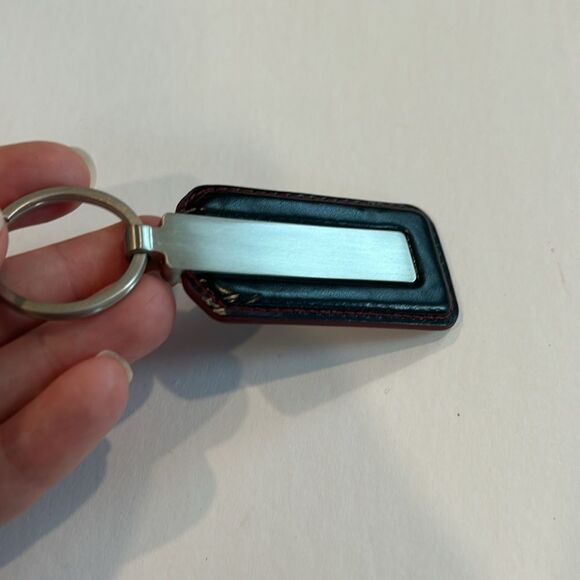 NWOT Land Rover Above And Beyond Leather Key Chain - Picture 5 of 6